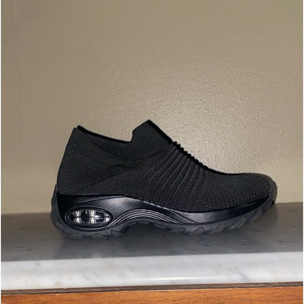 Women’s arch support, non slip walking shoes